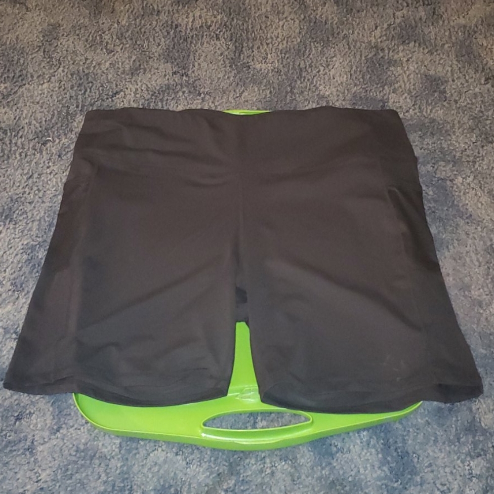 WOMEN'S SHORTS